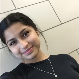 Meet your Posher, Damaris